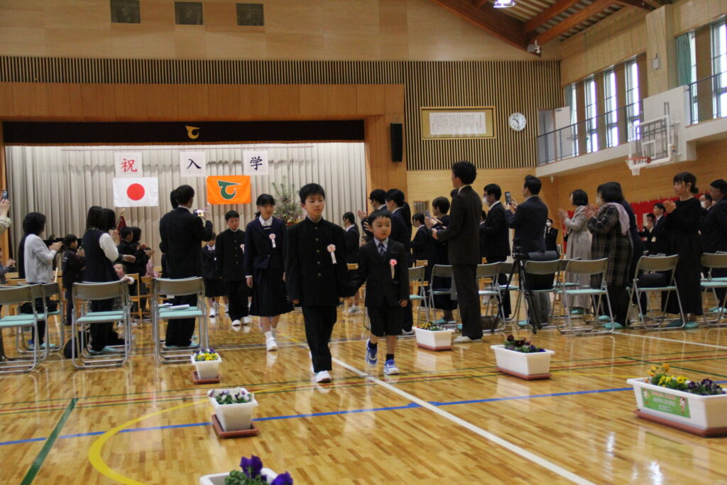 R8年度　天龍小中学校入学式